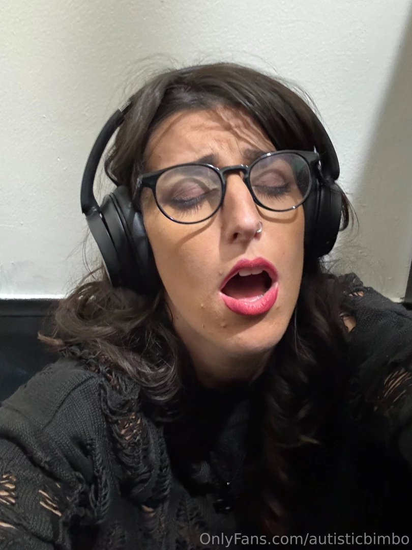 My face when my boyfriend made me cum in public last night with our part 1 