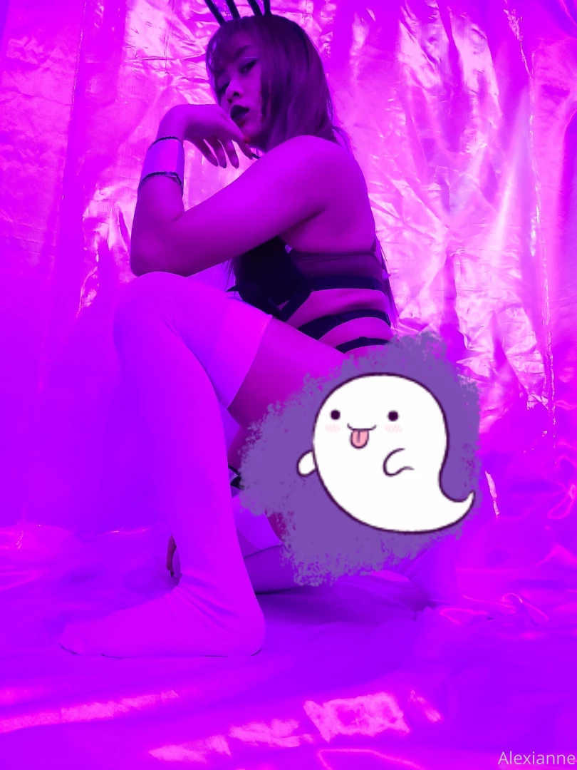I know it s november but my hoelloween set is still available 