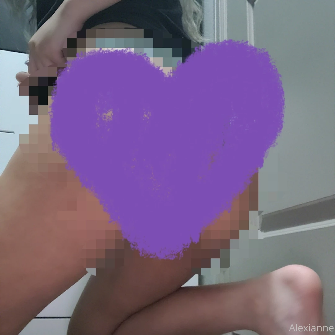Another pic in lace panties 