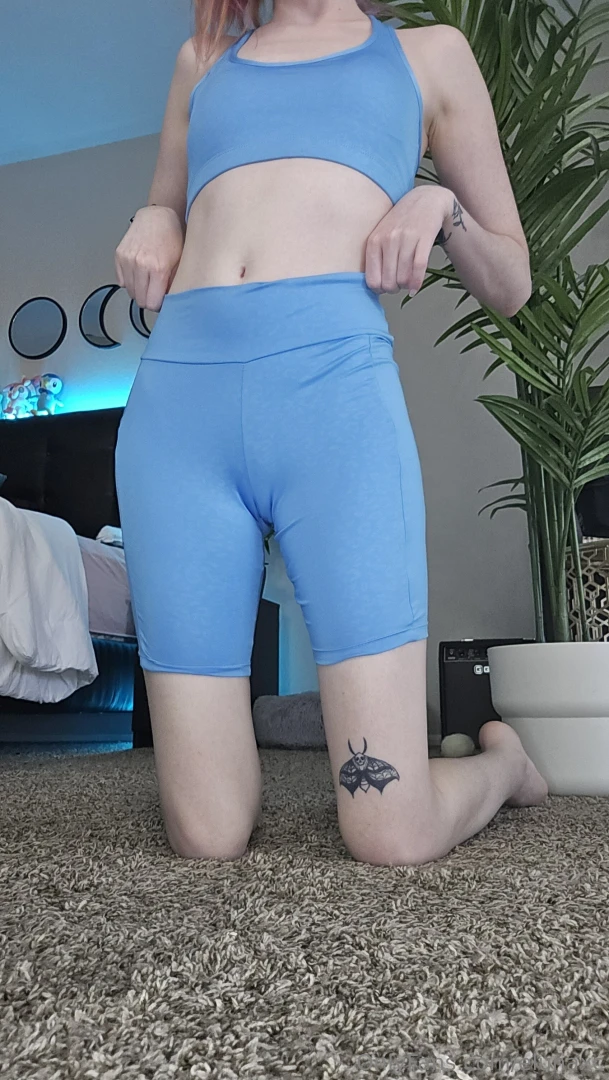 Camel toe and a fuzzy coochie 