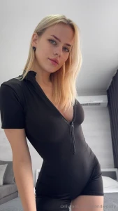 What kind of girls catch your eye maybe i m one of them