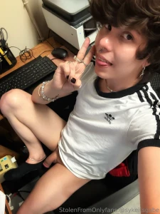 Work office is a mess but so am i tbh lol just a lil post because i part 4