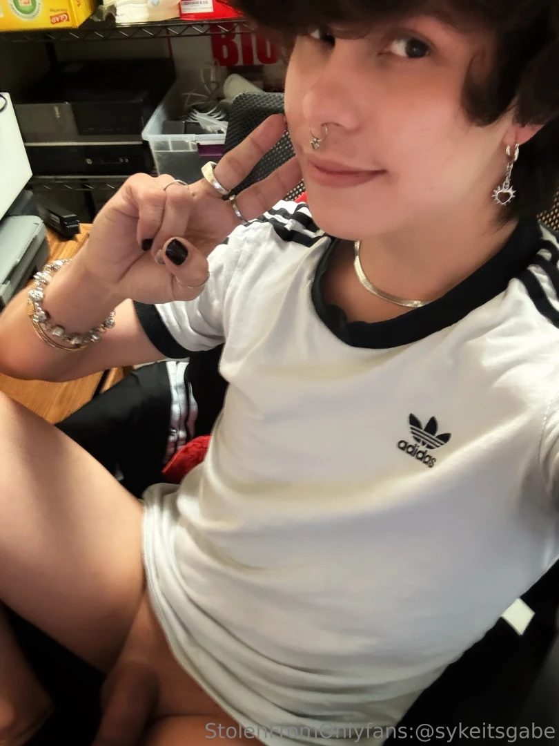 Work office is a mess but so am i tbh lol just a lil post because i part 9 