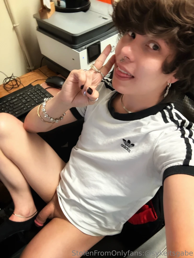 Work office is a mess but so am i tbh lol just a lil post because i part 11 