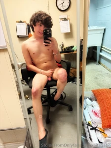 Work office is a mess but so am i tbh lol just a lil post because i part 13