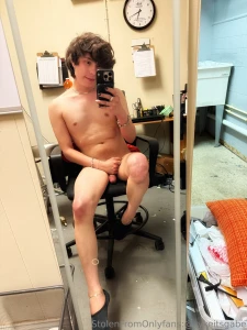 Work office is a mess but so am i tbh lol just a lil post because i part 6