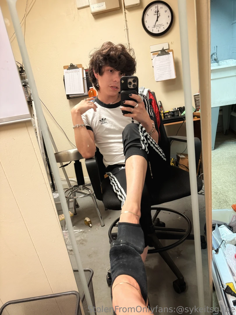 Work office is a mess but so am i tbh lol just a lil post because i part 2 