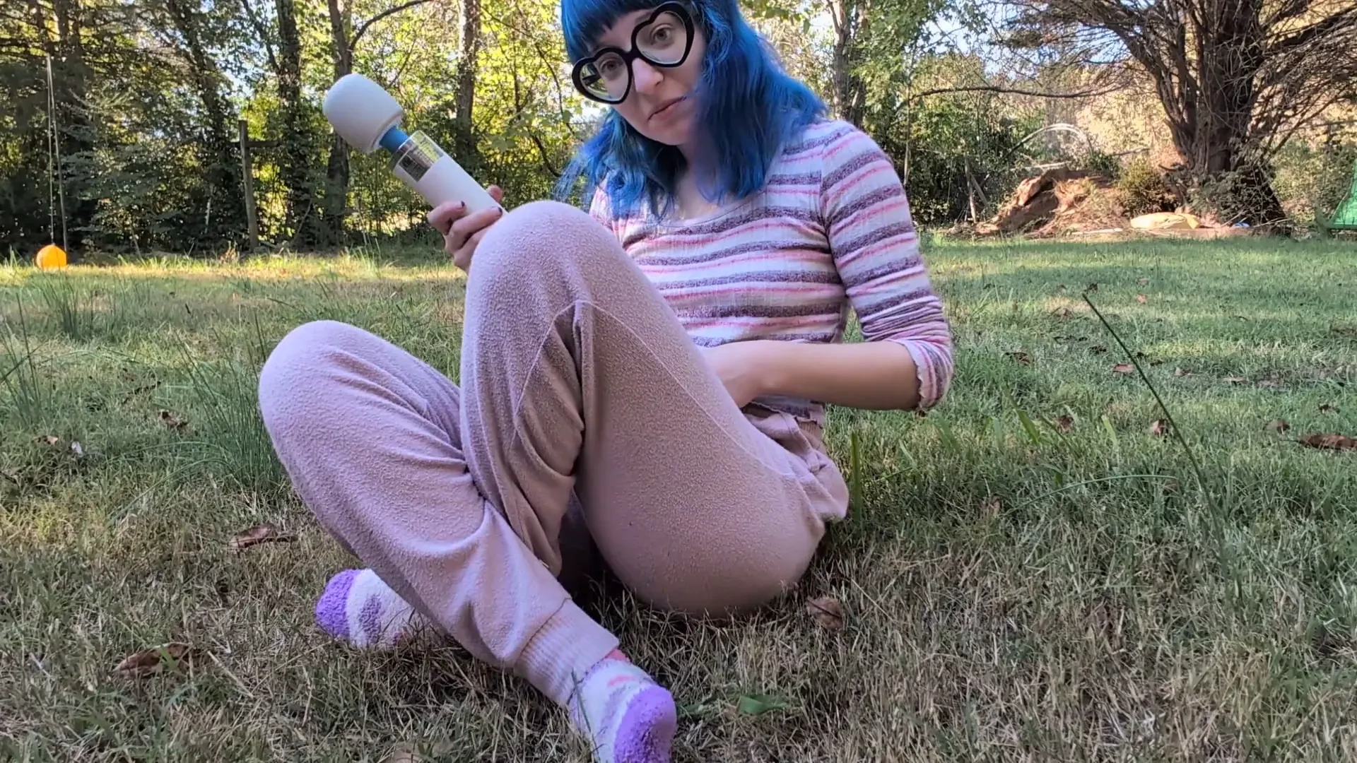 Smelling myself and fucking my ass outdoors i want to finger my ass 