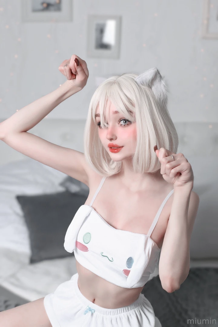 Ur white kitty heheh 