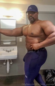 Felt amazing hitting upper body today mostly chest and the pump was part 1