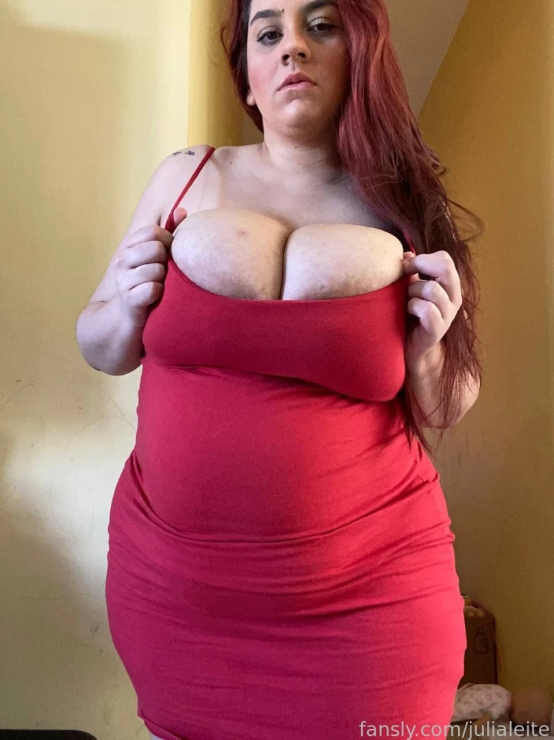 This red dress looks perfect on me do you like bbw girls 