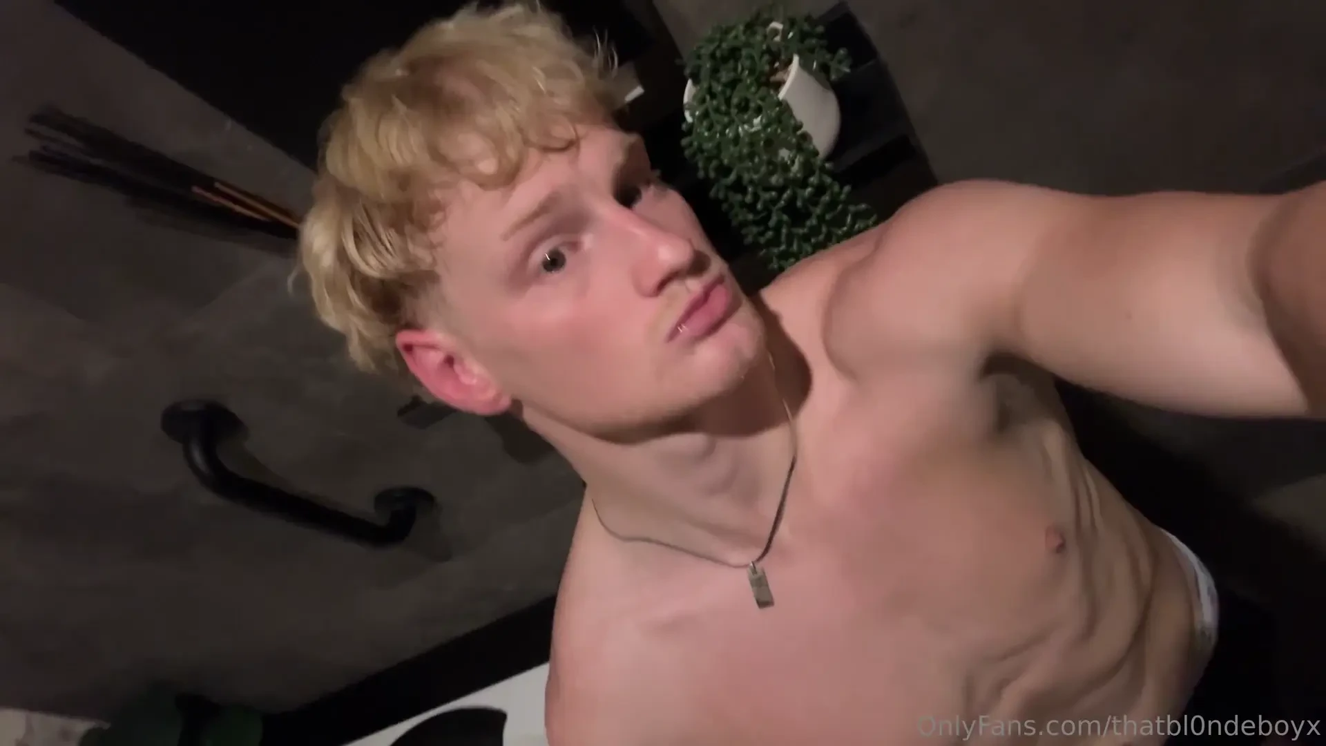 I wanna drag you into this bathroom and have my way with you x 
