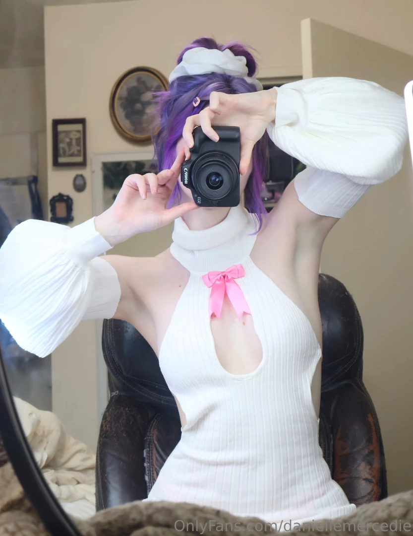 I love the sleeves on this outfit 