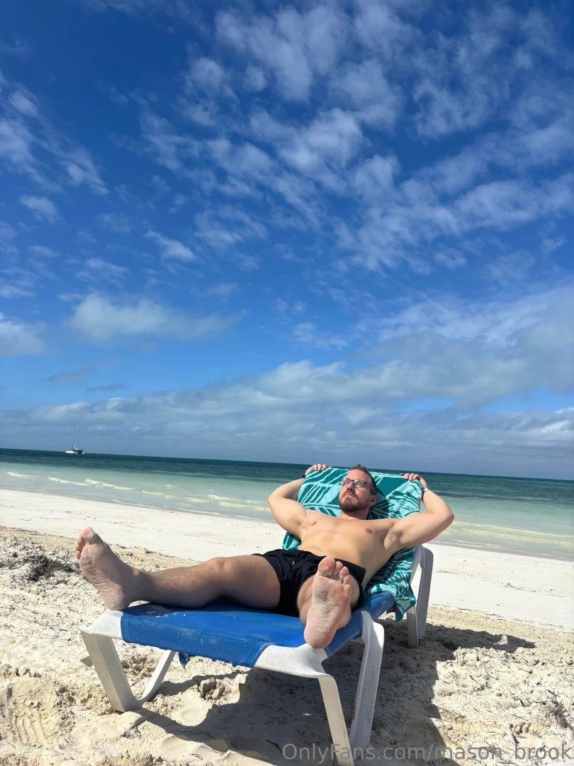 Who wants to massage my feet 