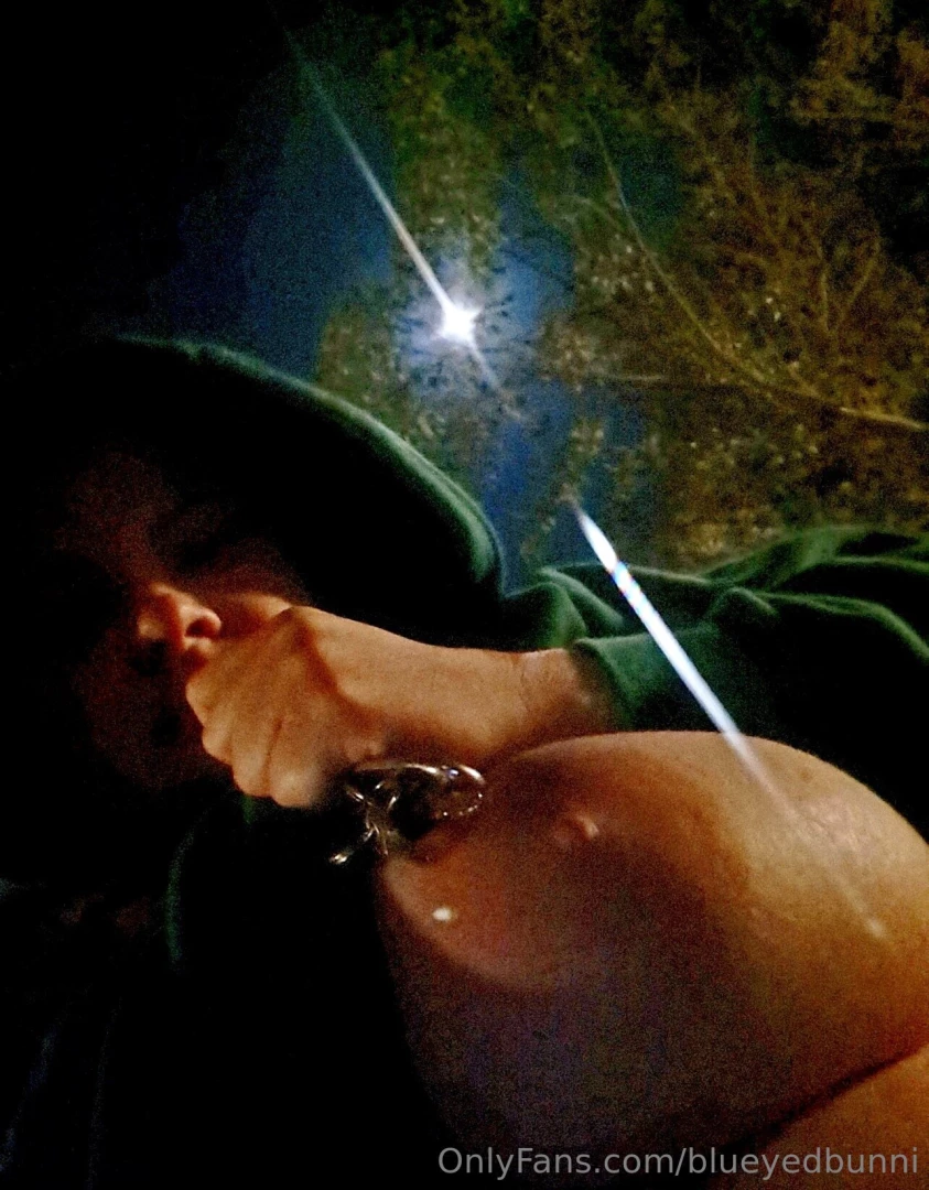 Would you fuck me under the moonlight 