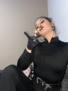 Smoking mistress with or without gloves