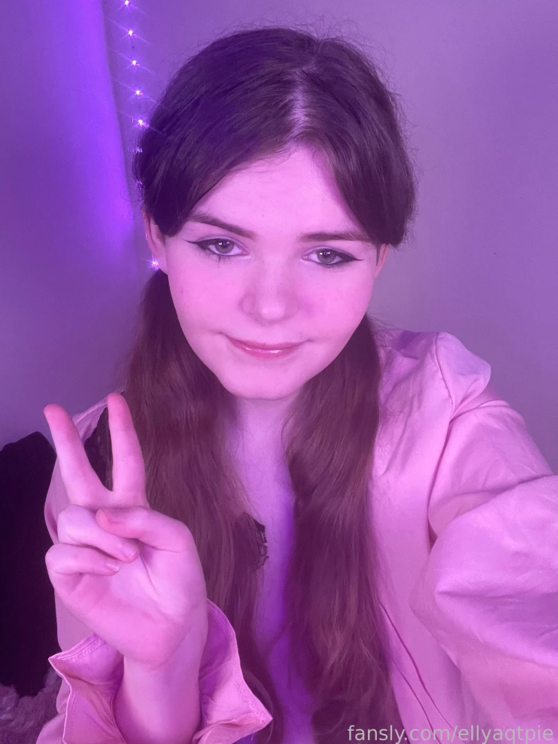 Welcome to my fansly i m so excited to start this page and finally 