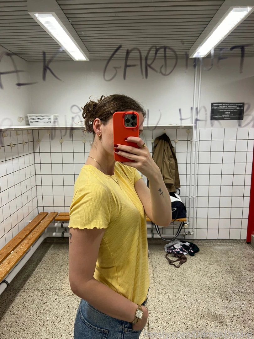 I felt my hair matched my outfit really well yesterday apparently it s 