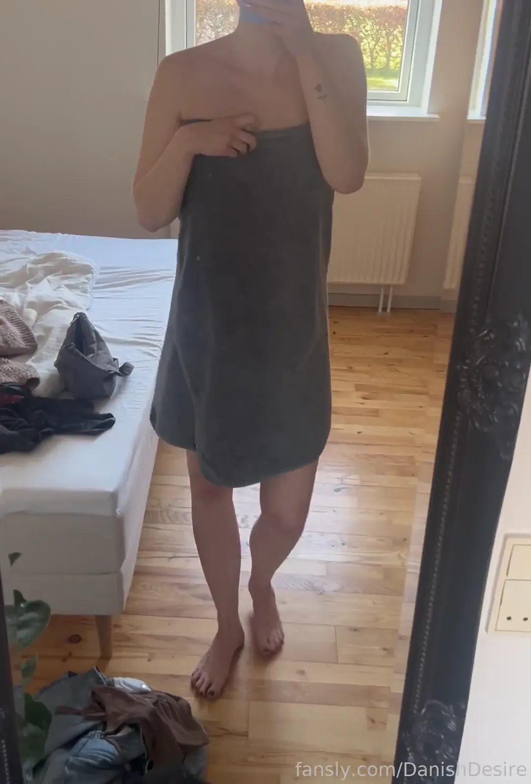 Towel drop in 3 2 1 toweldrop smalltits natural nipples landingstripe 