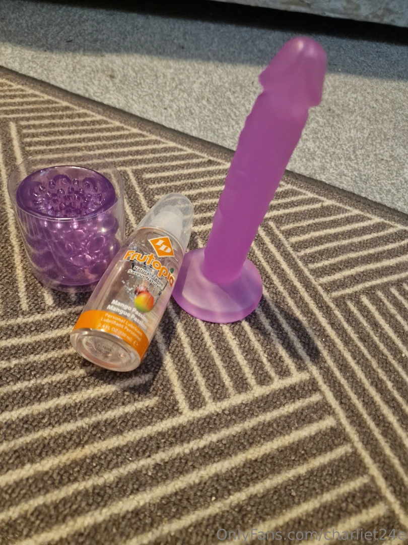 Do you want to see some toy play request a video with me 