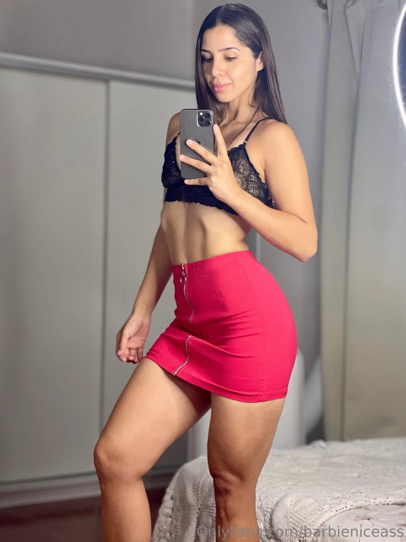 Do you like how tight skirts look on me 