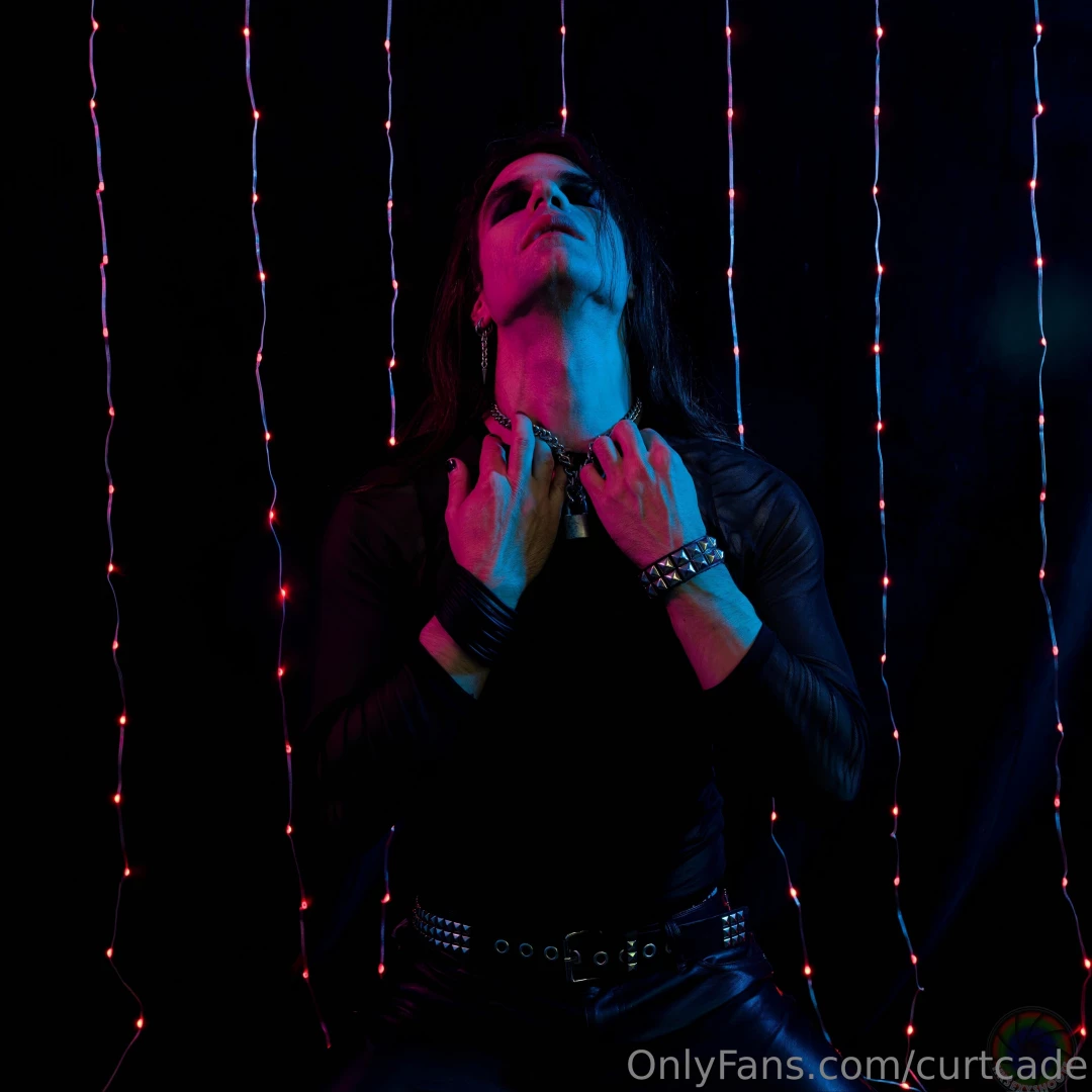 Part one of my photoshoot w hksexyshoots i went full on goth played 