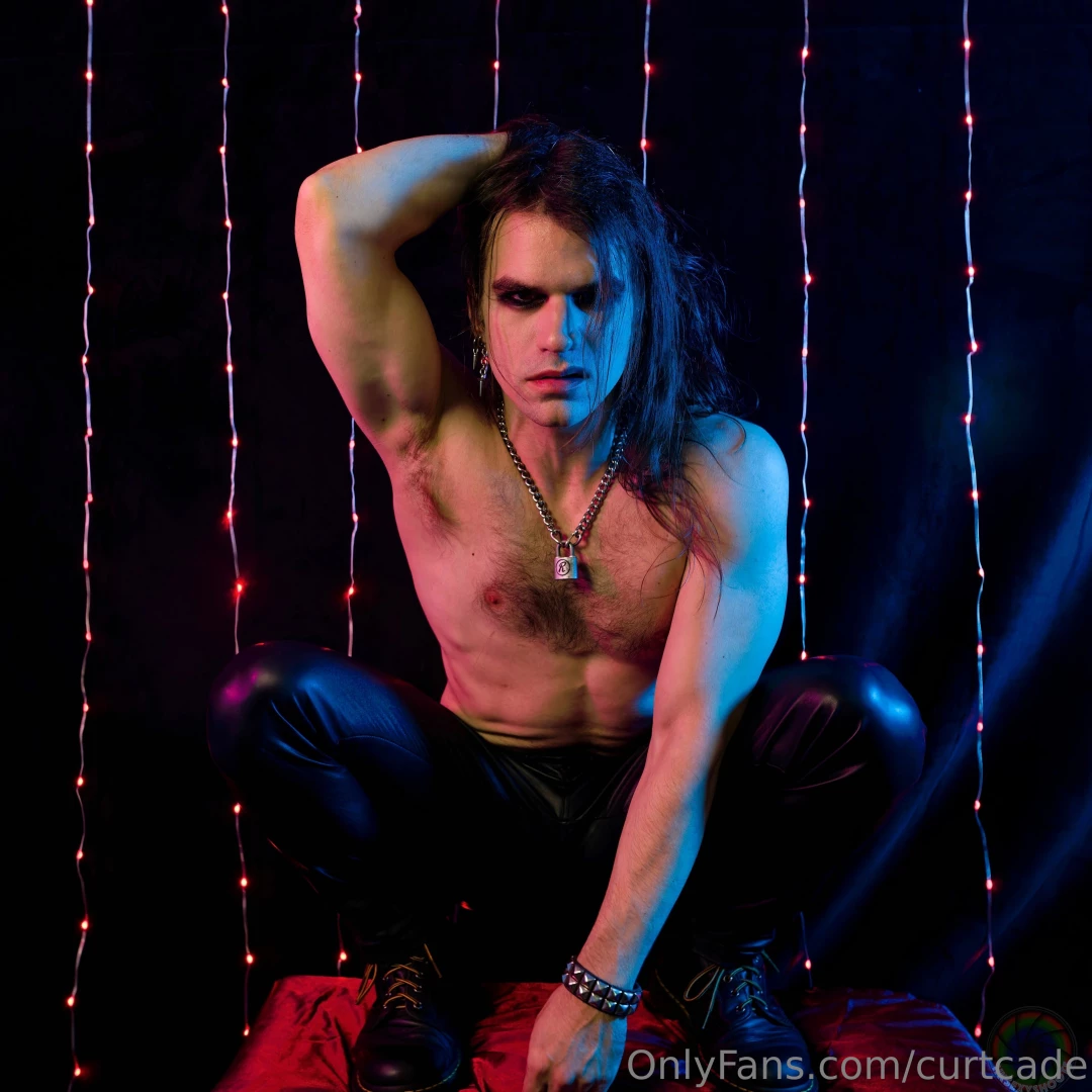 Part one of my photoshoot w hksexyshoots i went full on goth played part 16 