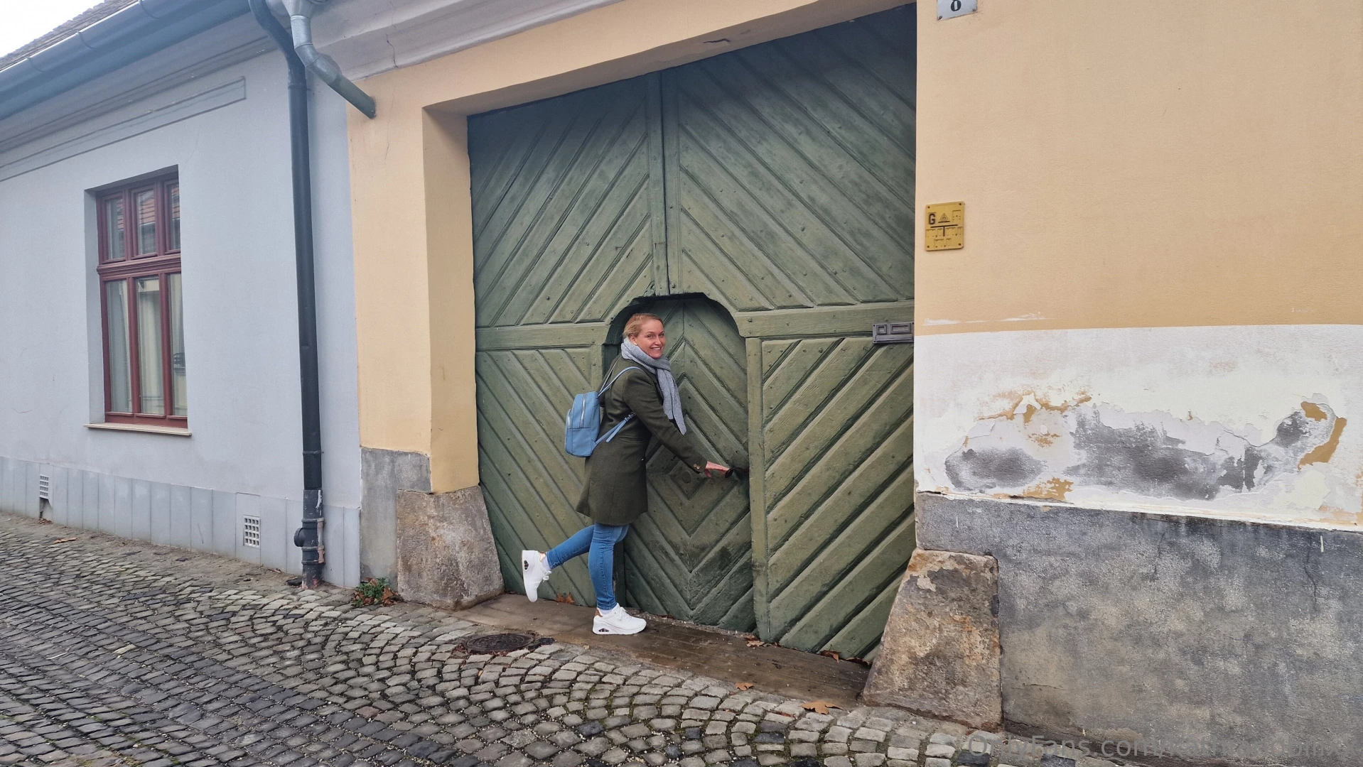 Seams like this gate was built for my size people 