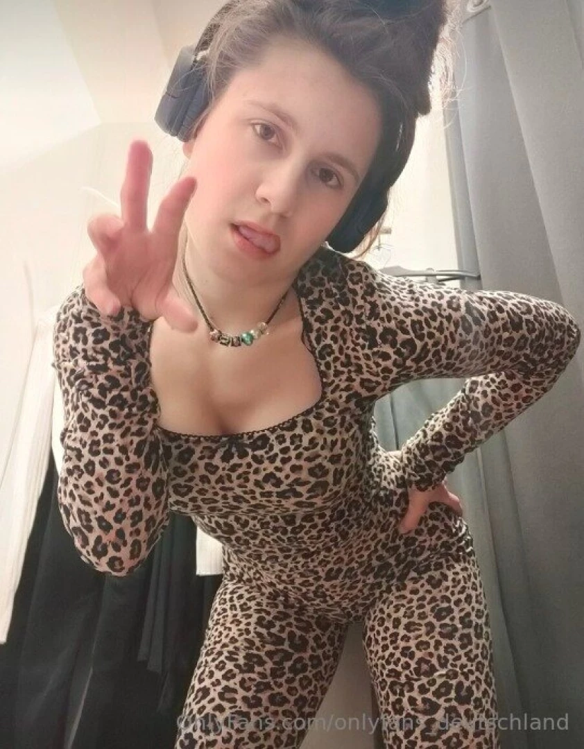 Naughtylucygirl hallo mein lieber ich bin die lucy 22 jahre jung und 