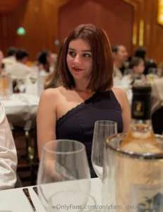 Nisha red fox hey ich bin nisha anwaltsassistentin und frisch auf