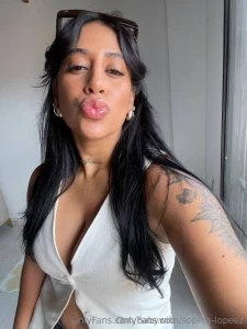 Latina curves naughty mind sophia-lopeez is ready to ride who s got