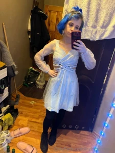 Which dress is better for christmas 1 or 2