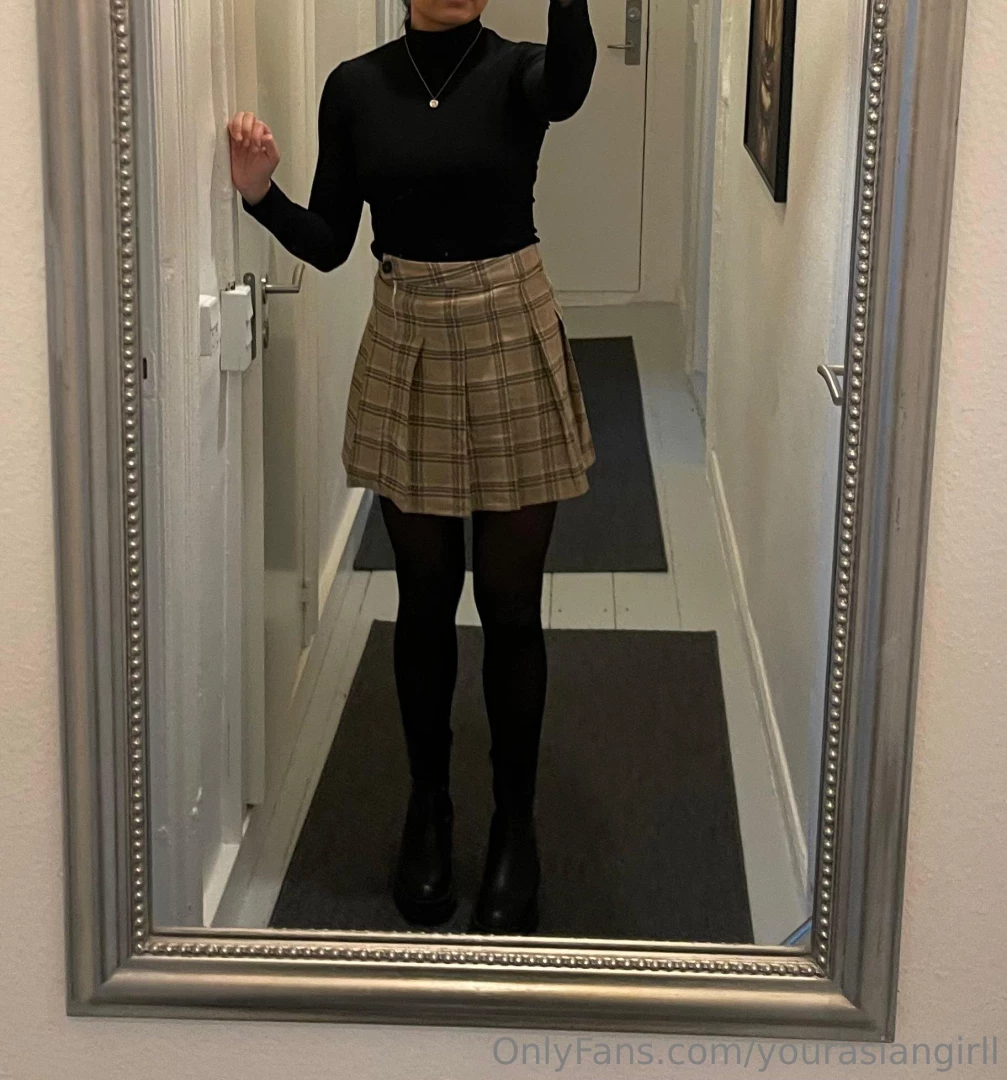 Feeling like a uniform with my outfit today 