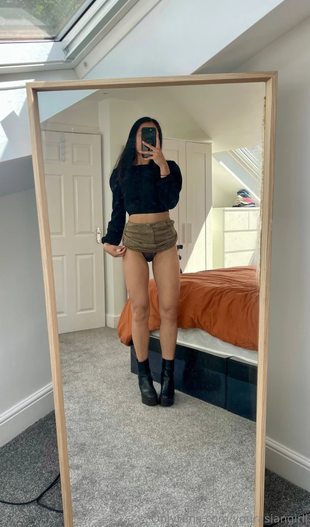 My skirt just lifted up itself 