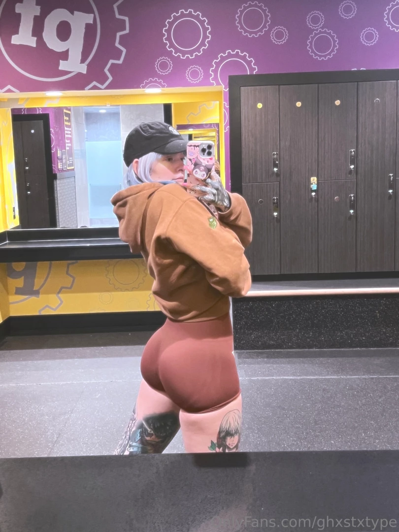 My butt looked so good this morning i m gonna send out a lil message 
