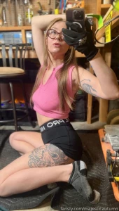 Ohh hey nikepro milf cumslut autumnmoonxx tease tattoo ass socks