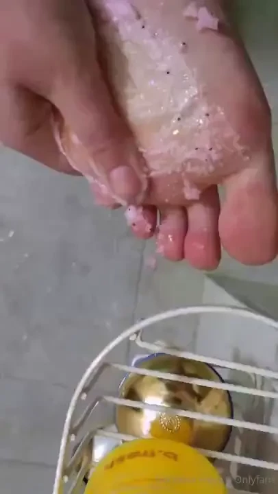 Come take care of my feet with me i got a rose chocolate scrub - what 