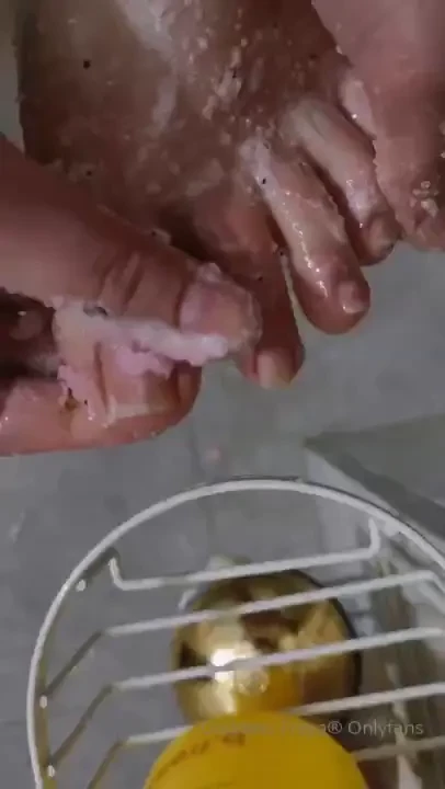 I love my natural toes gave my paws a scrub and are nicely hydrated 