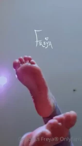 You re so cute under my feet i want to use your face as my personal part 1