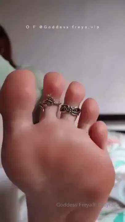 I like the smell of socks fresh out of the laundry part 2 