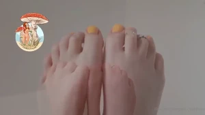 How suckable do my toes look yummm