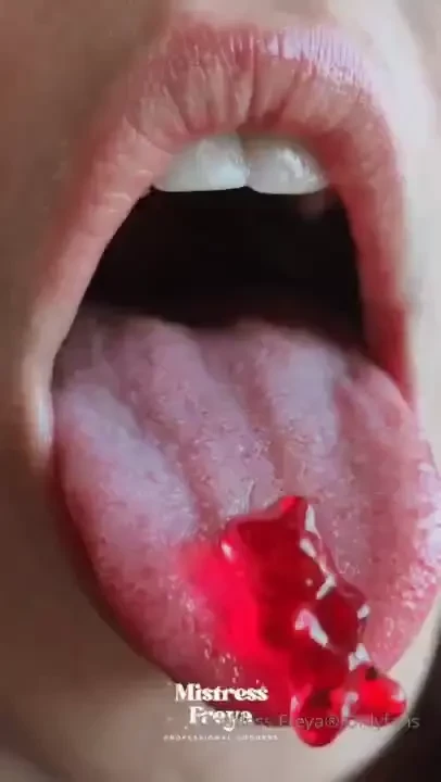 Let s chat how many of you here enjoy the giantess kink slide for size 