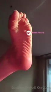 Question for my foot lovers how do you like to have fun with your foot