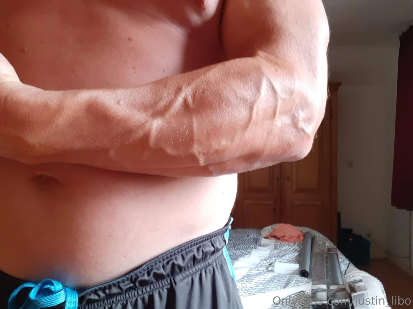 Throwback to 5 years ago posing in front of the mirror in my tight 