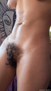 Okay helloooo strong core and big ol bush i see why body builders oil