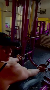 Another biceps pumping