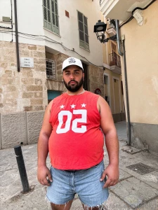 Belly in public looking super fucking fat in spain