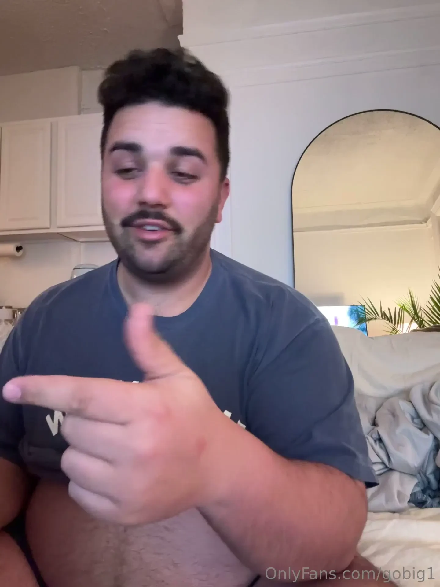 Eating like the i am watch all the way through for a little peak 