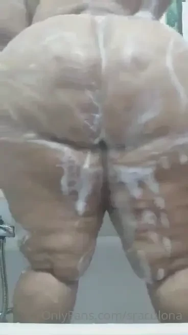 Bien lavadas mis nalgas para ser folladas 
