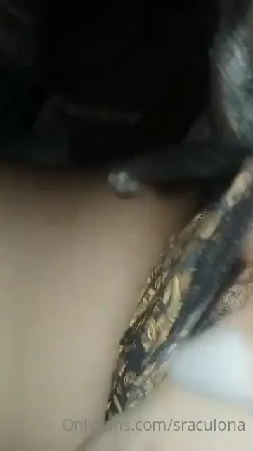 Jugando con mi panocha peluda y h meda 